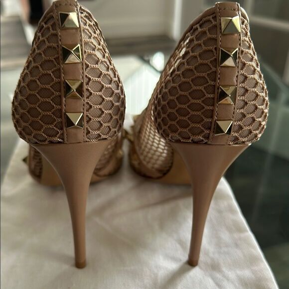 Valentino Garavani Women's Tan Studded Heels - Picture 6 of 11